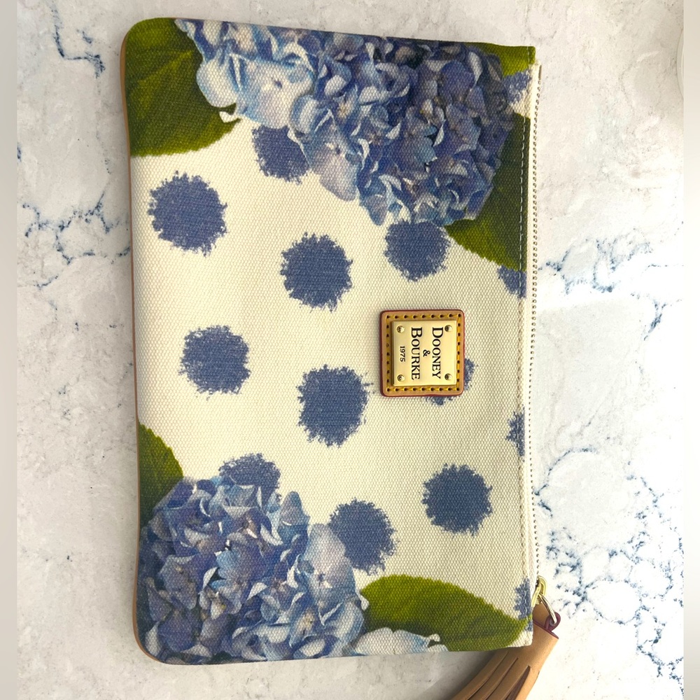 Dooney & Bourke clutch